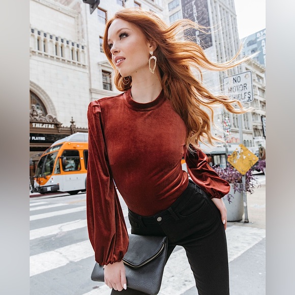 Vici Levels of Kindness Velvet Top in Rust M Sexy Fall Fashion Trend
Never Worn - Picture 1 of 8